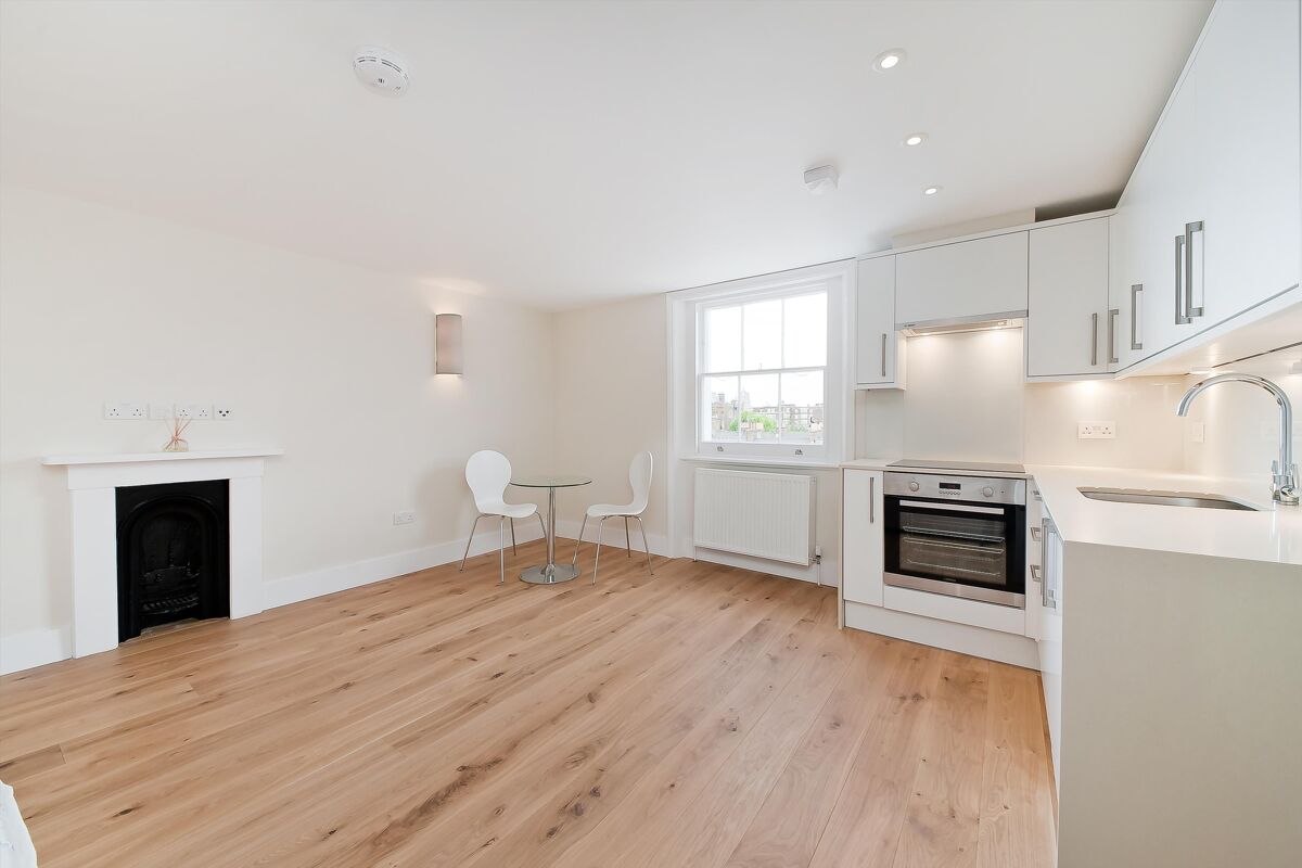 Flat to rent in Onslow Gardens, South Kensington, London, SW7