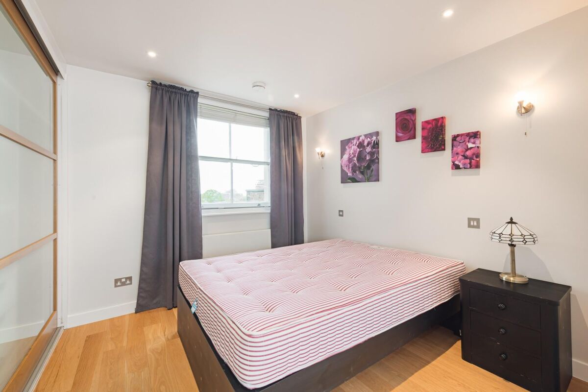 flat to rent in Earls Court Square, Earls Court, London, SW5