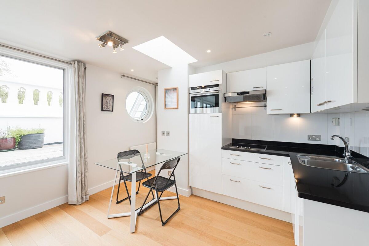 flat to rent in Earls Court Square, Earls Court, London, SW5