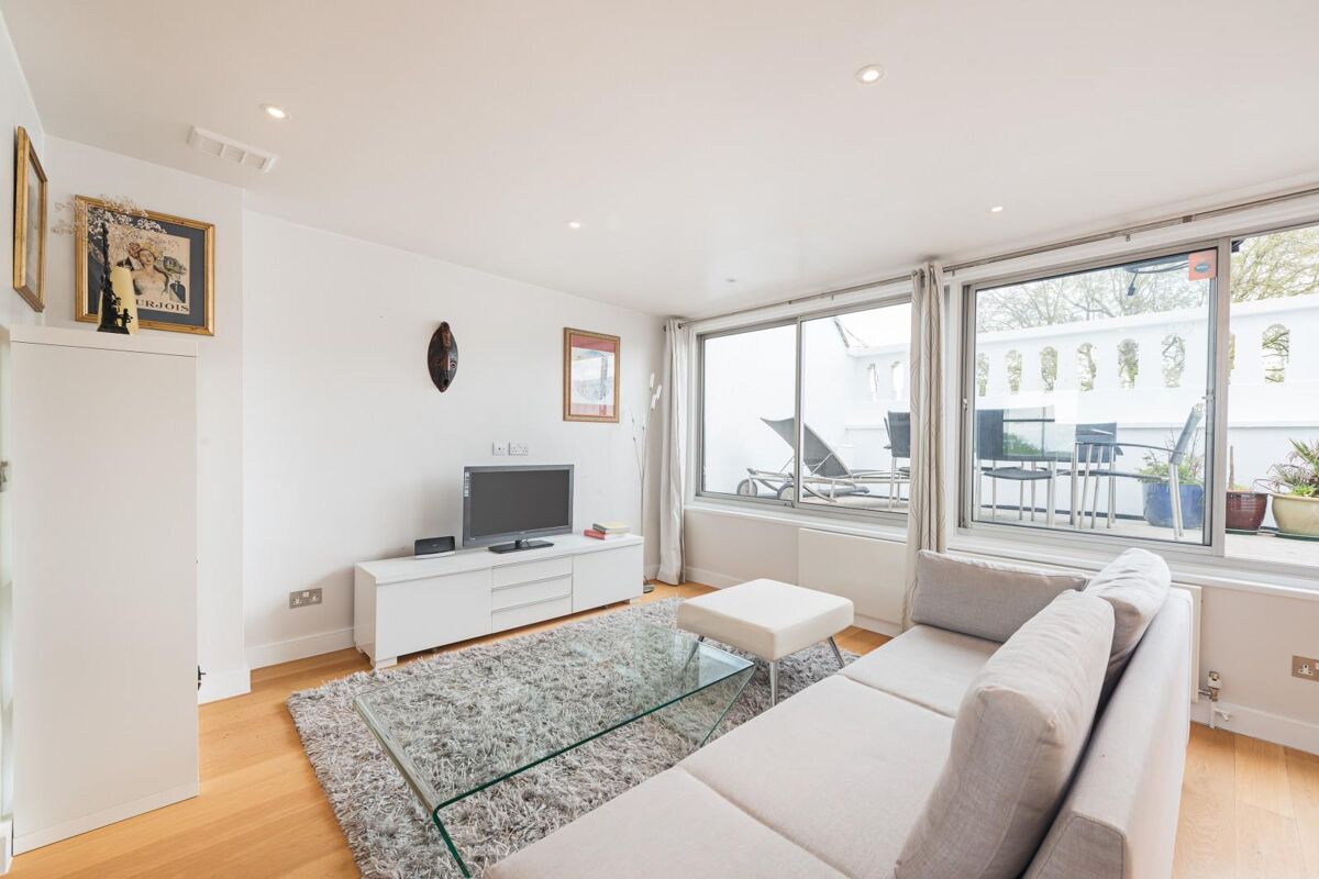 flat to rent in Earls Court Square, Earls Court, London, SW5