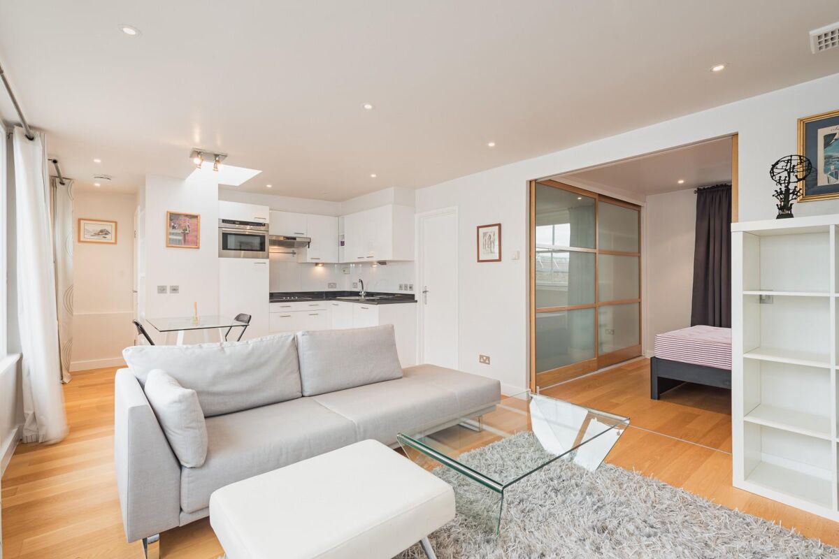 flat to rent in Earls Court Square, Earls Court, London, SW5