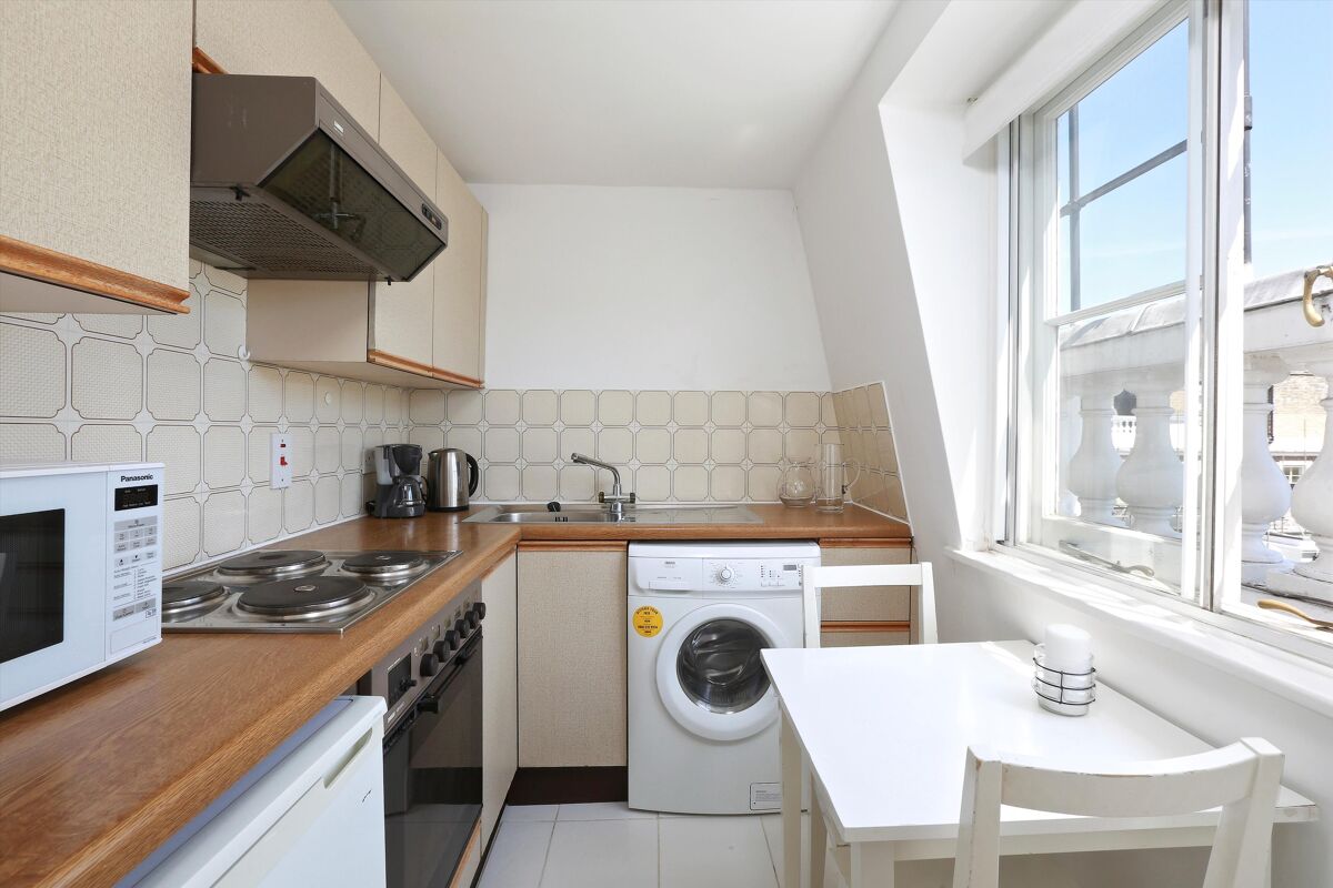 Flat to rent in Onslow Gardens, South Kensington, London, SW7