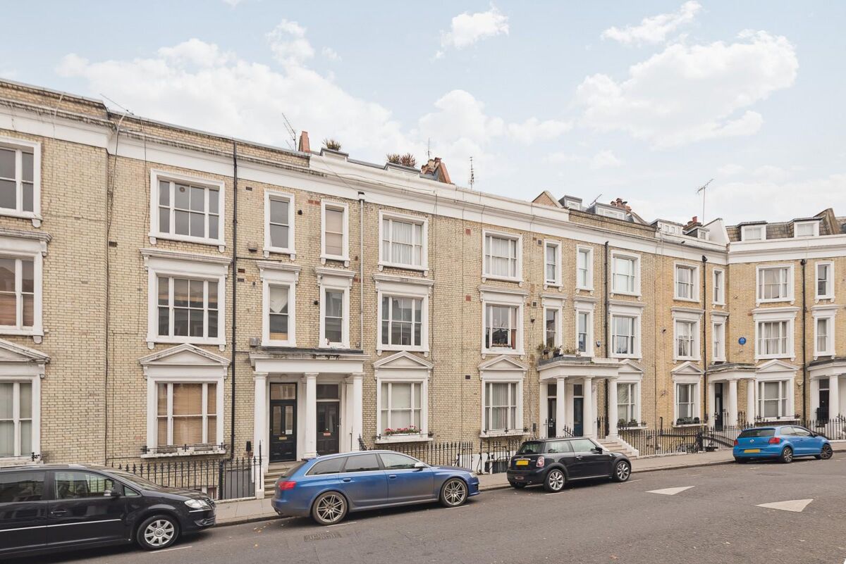 flat to rent in Eardley Crescent, Earls Court, London, SW5