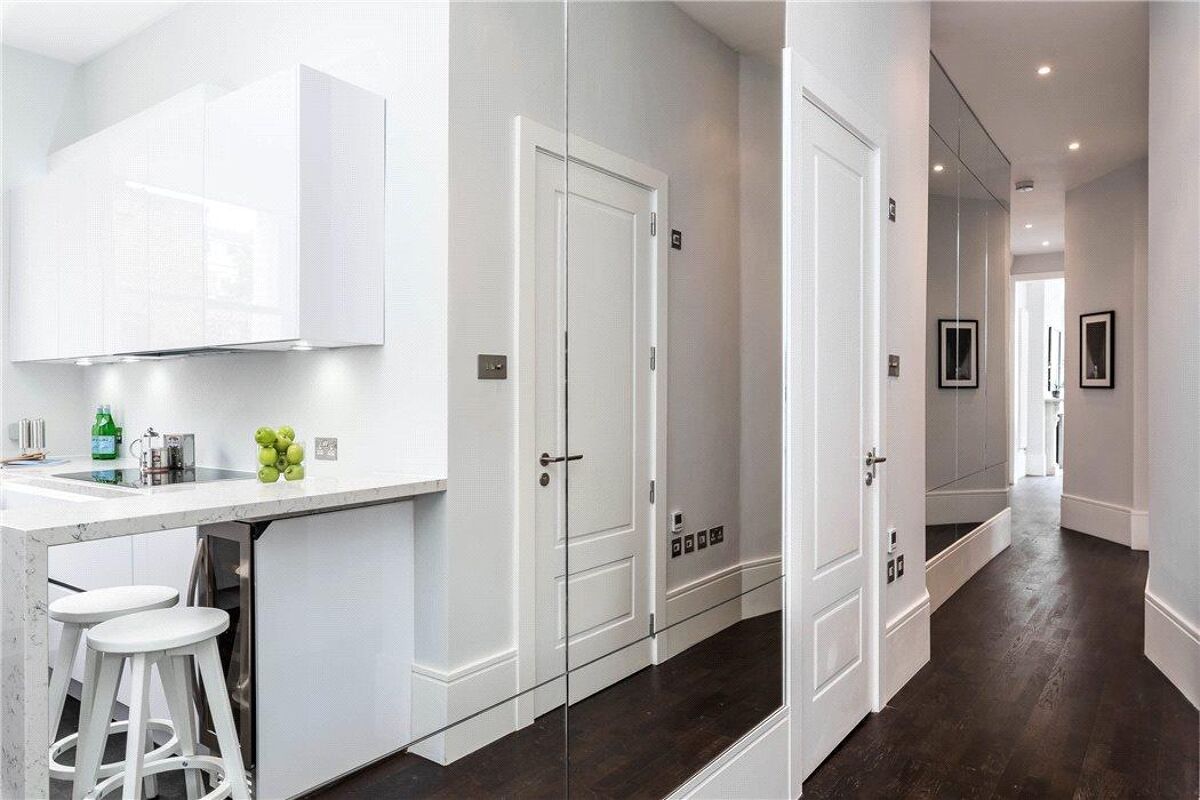 flat to rent in Roland Mansions, Old Brompton Road, South Kensington