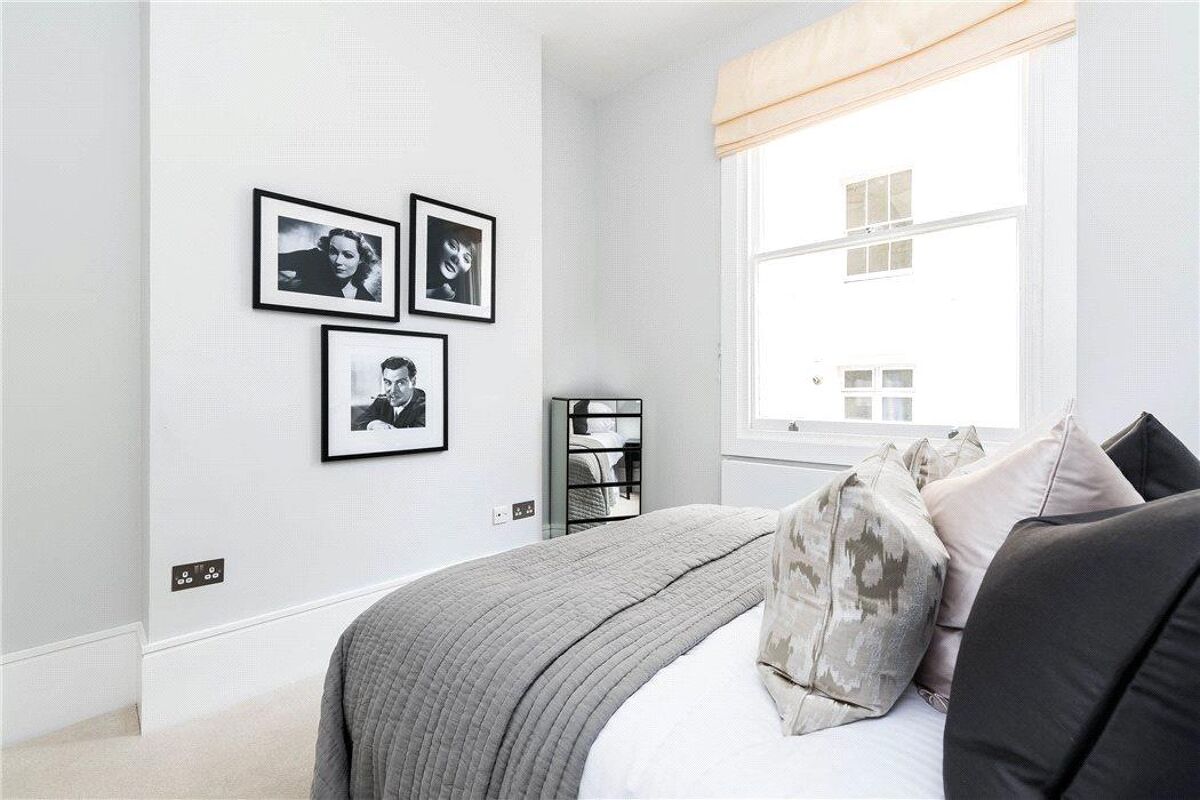 flat to rent in Roland Mansions, Old Brompton Road, South Kensington
