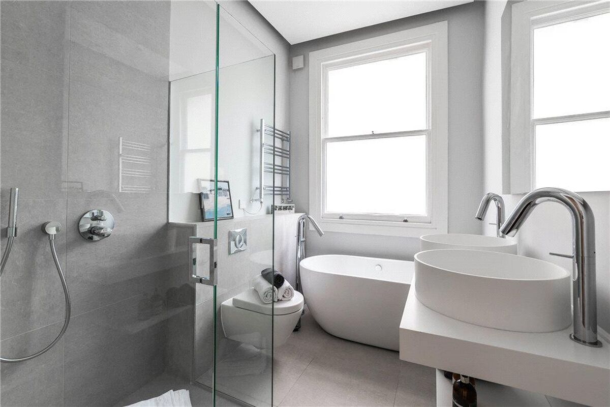 flat to rent in Roland Mansions, Old Brompton Road, South Kensington