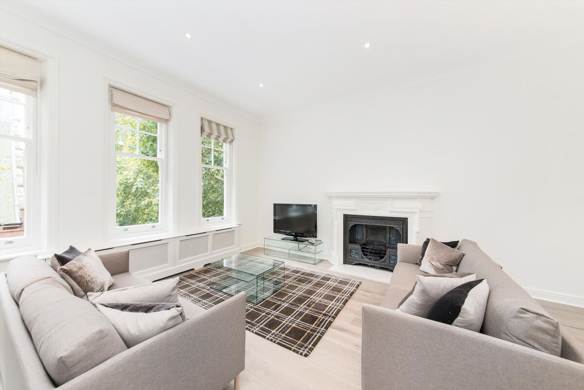 lateral to rent in Collingham Gardens, South Kensington, London, SW5