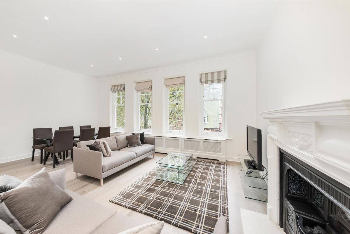 lateral to rent in Collingham Gardens, South Kensington, London, SW5