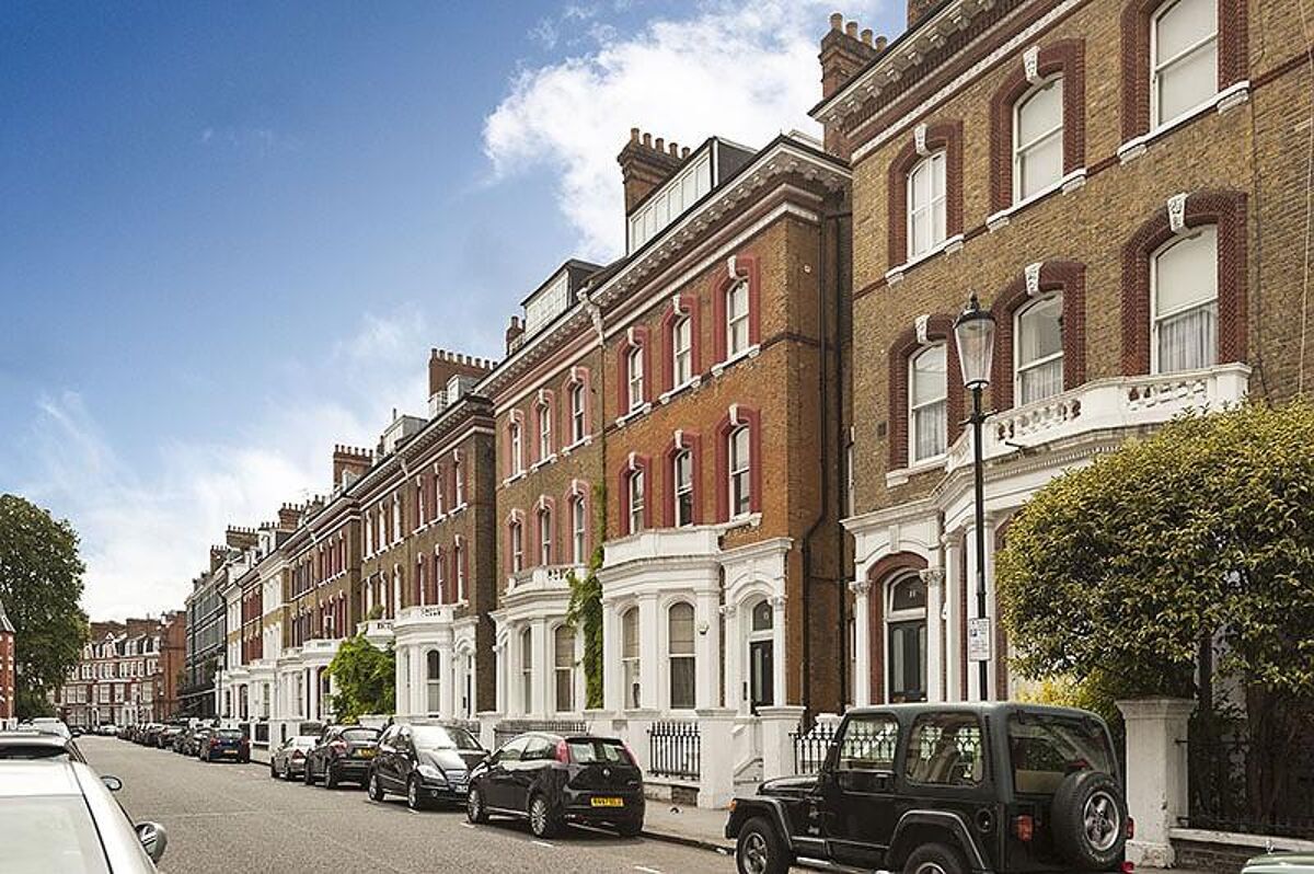 flat to rent in Roland Gardens, South Kensington, London SW7