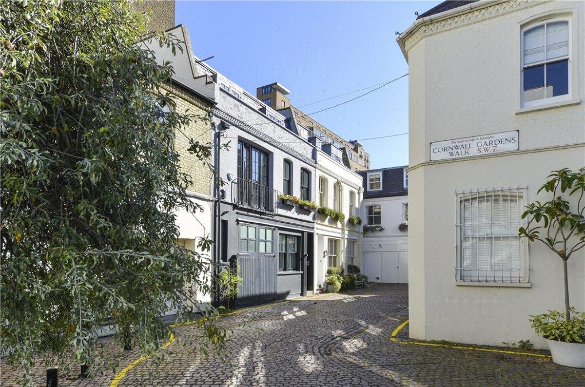 house to rent in Cornwall Gardens Walk, South Kensington, London, SW7