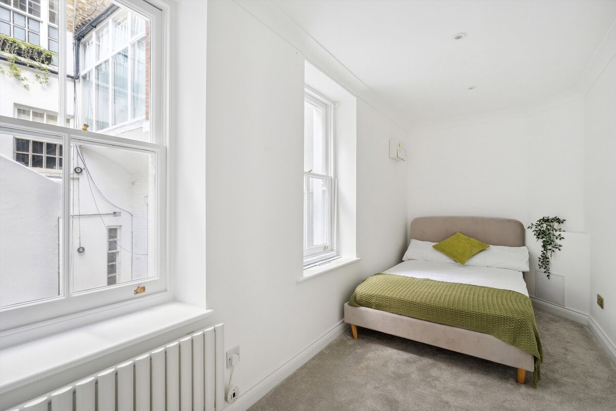 flat to rent in Collingham Gardens, Earl's Court, London, SW5