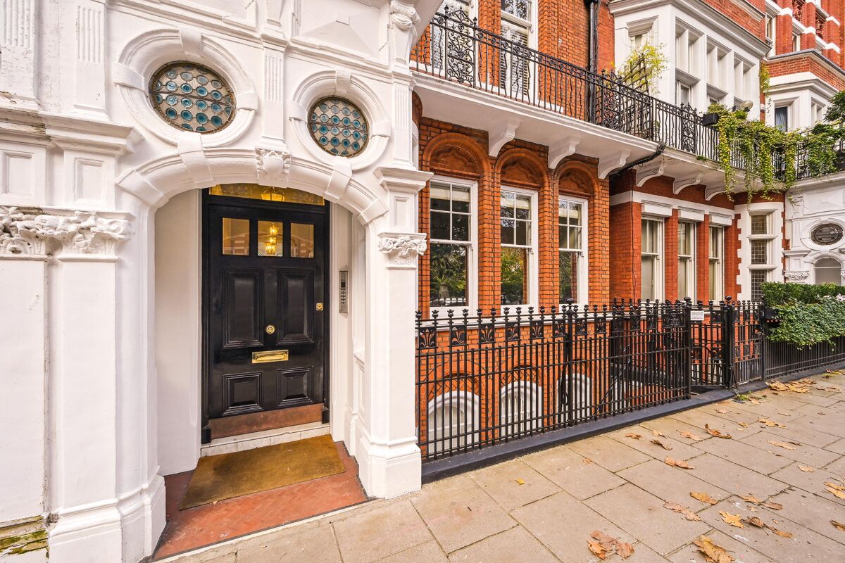 flat to rent in Collingham Gardens, Earl's Court, London, SW5