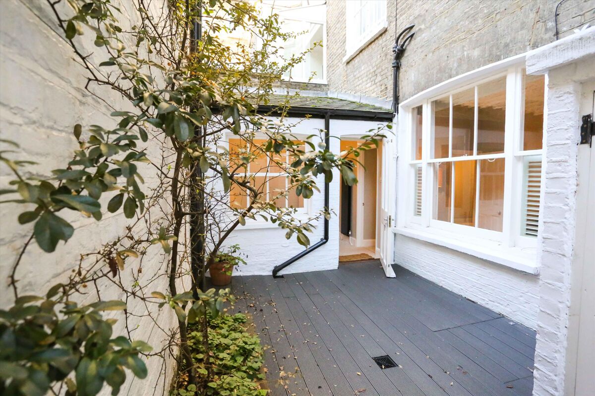 flat to rent in Queen's Gate Gardens, South Kensington, London, SW7