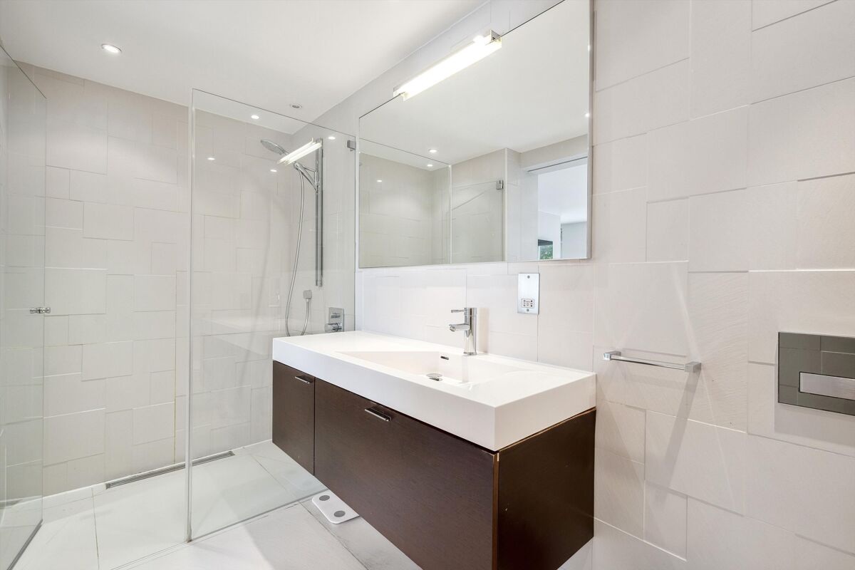 flat to rent in Cornwall Gardens, South Kensington, London, SW7