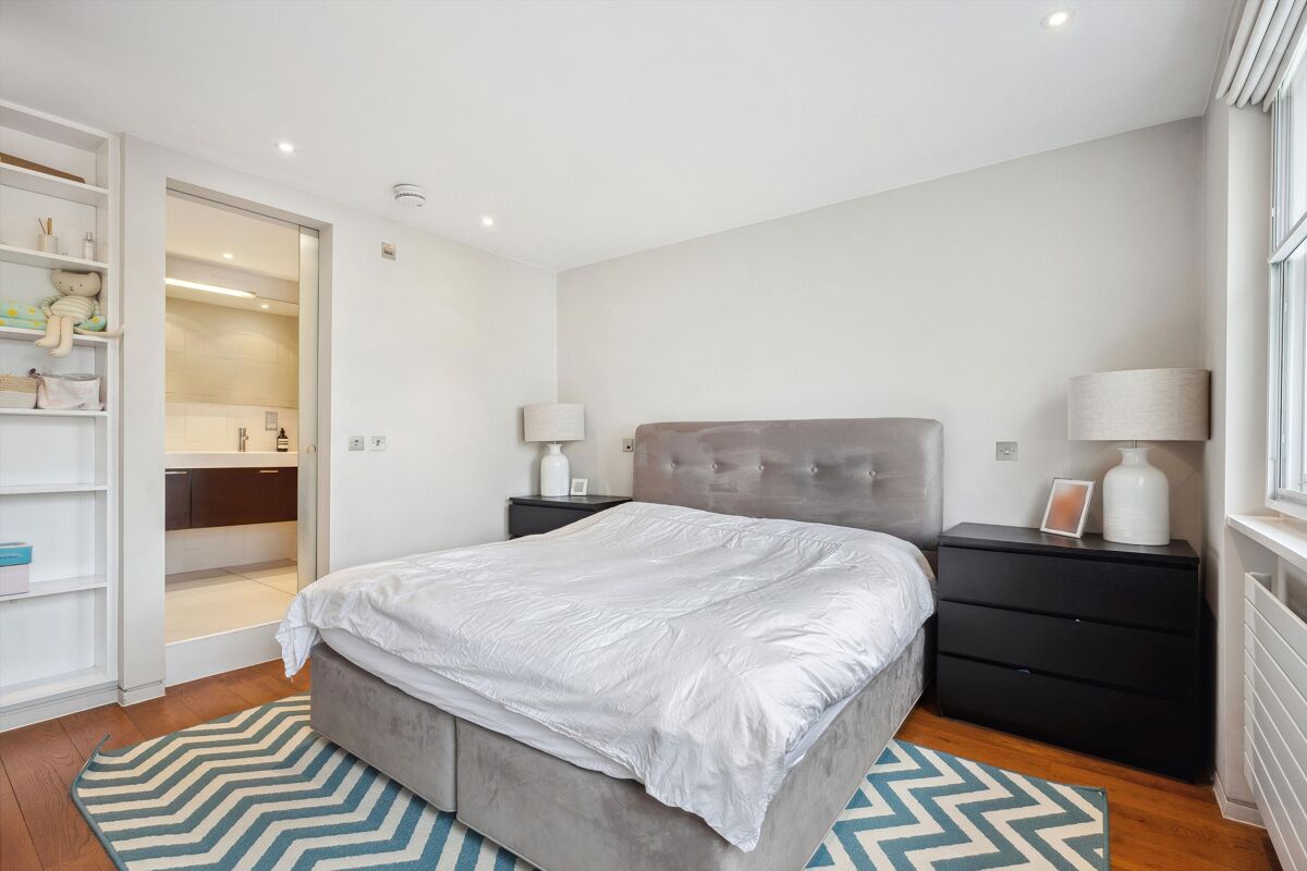 flat to rent in Cornwall Gardens, South Kensington, London, SW7
