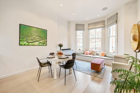 Picture of 2 bedroom flat for rent.