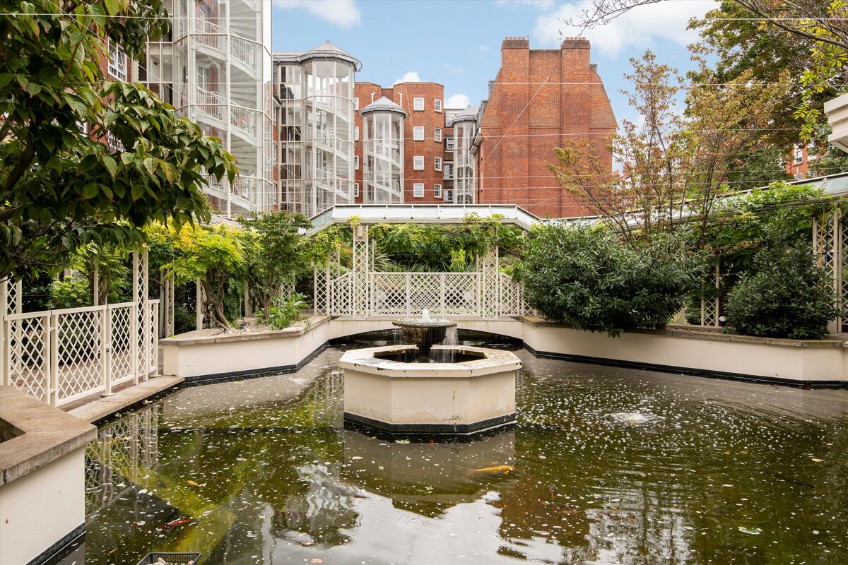 flat for sale in Crown Lodge, Elystan Street, Chelsea, London, SW3