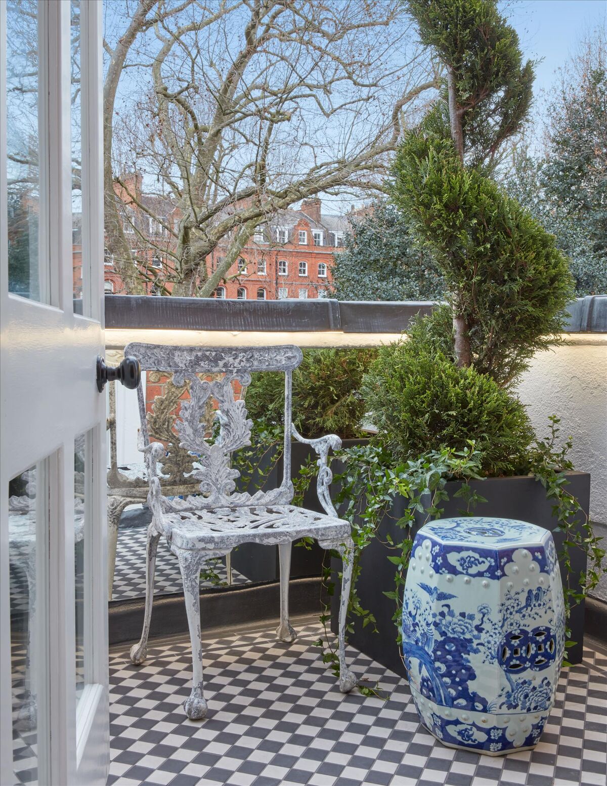 flat for sale in Lennox Gardens, London, SW1X SLA012039384 Knight Frank