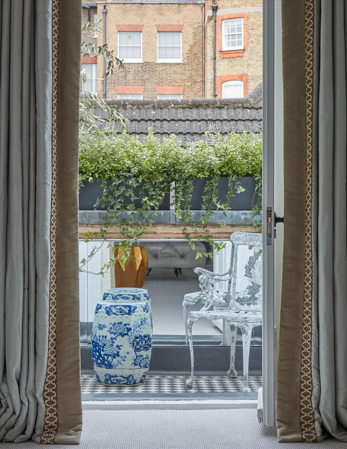 flat for sale in Lennox Gardens, London, SW1X SLA012039384 Knight Frank