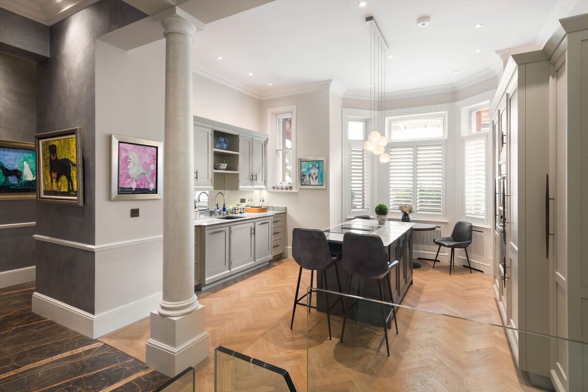 flat for sale in Sloane Gardens, Chelsea, London, SW1W. SLA012112501