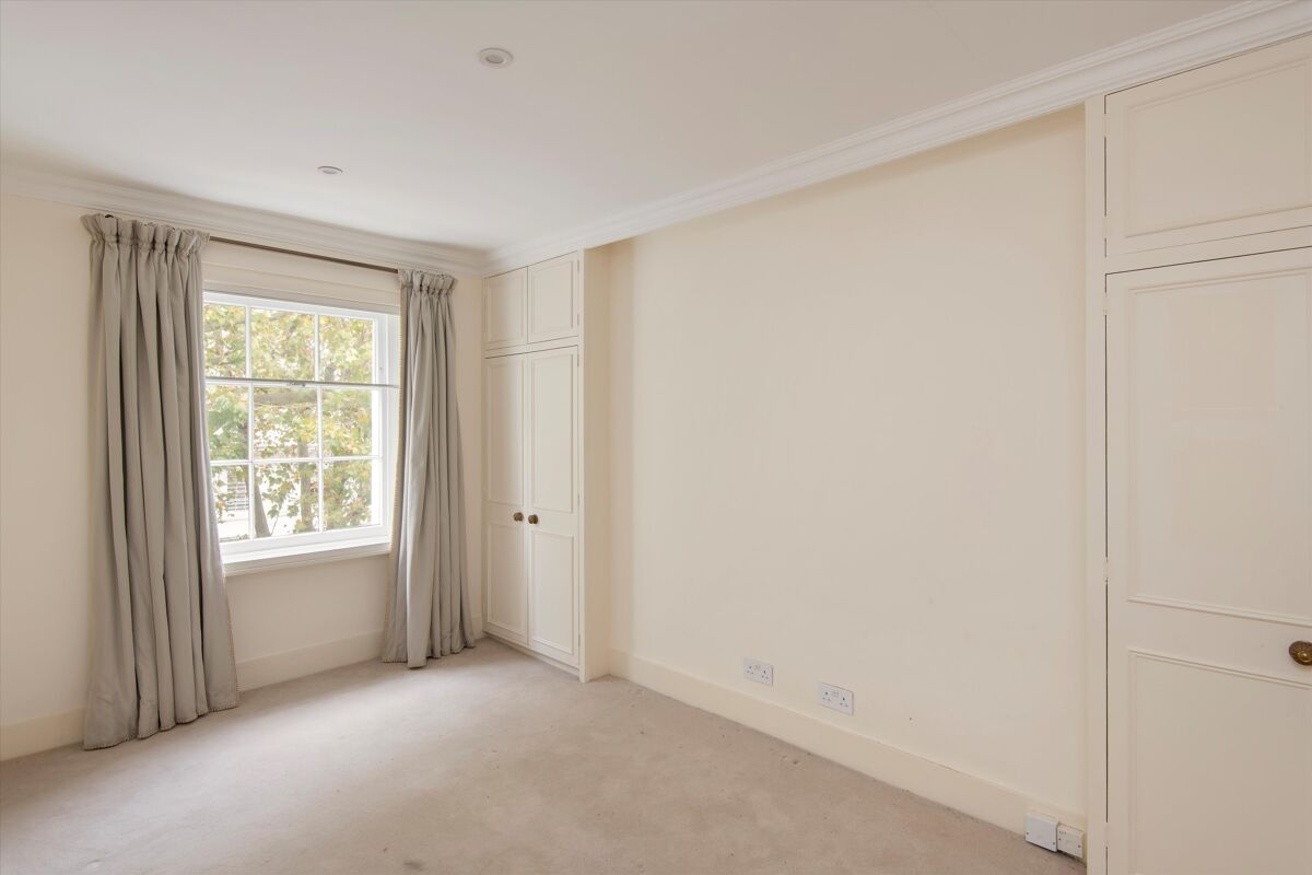 house for sale in Wellington Square, Chelsea, London, SW3