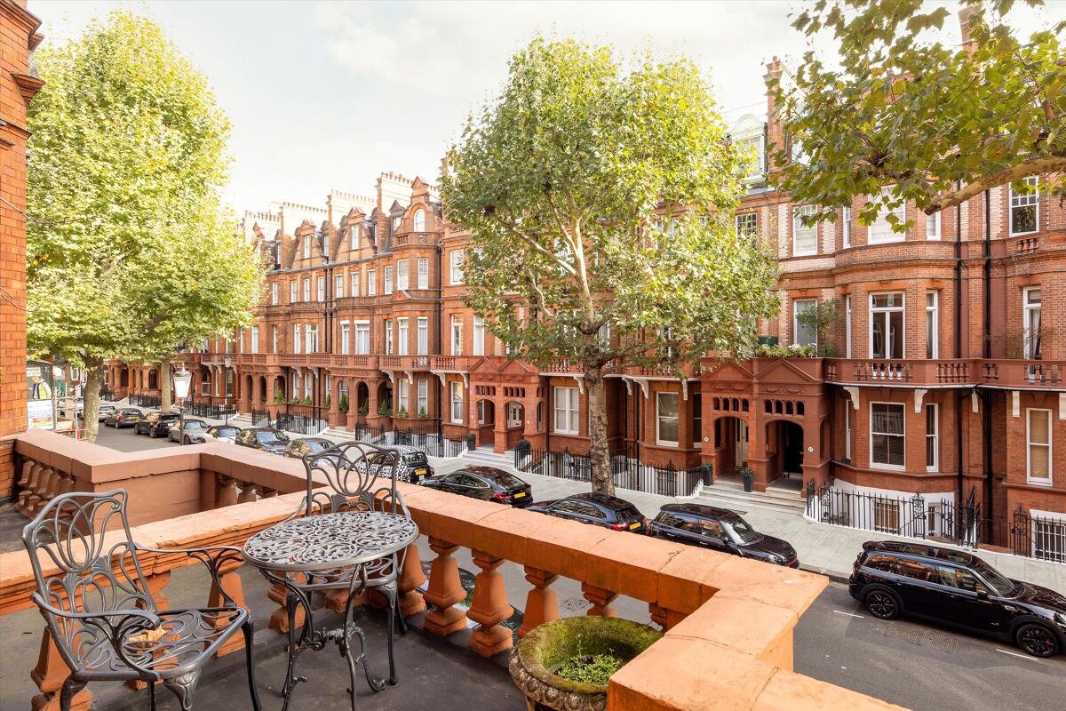 flat for sale in Sloane Gardens, London, SW1W SLA012210211 Knight Frank