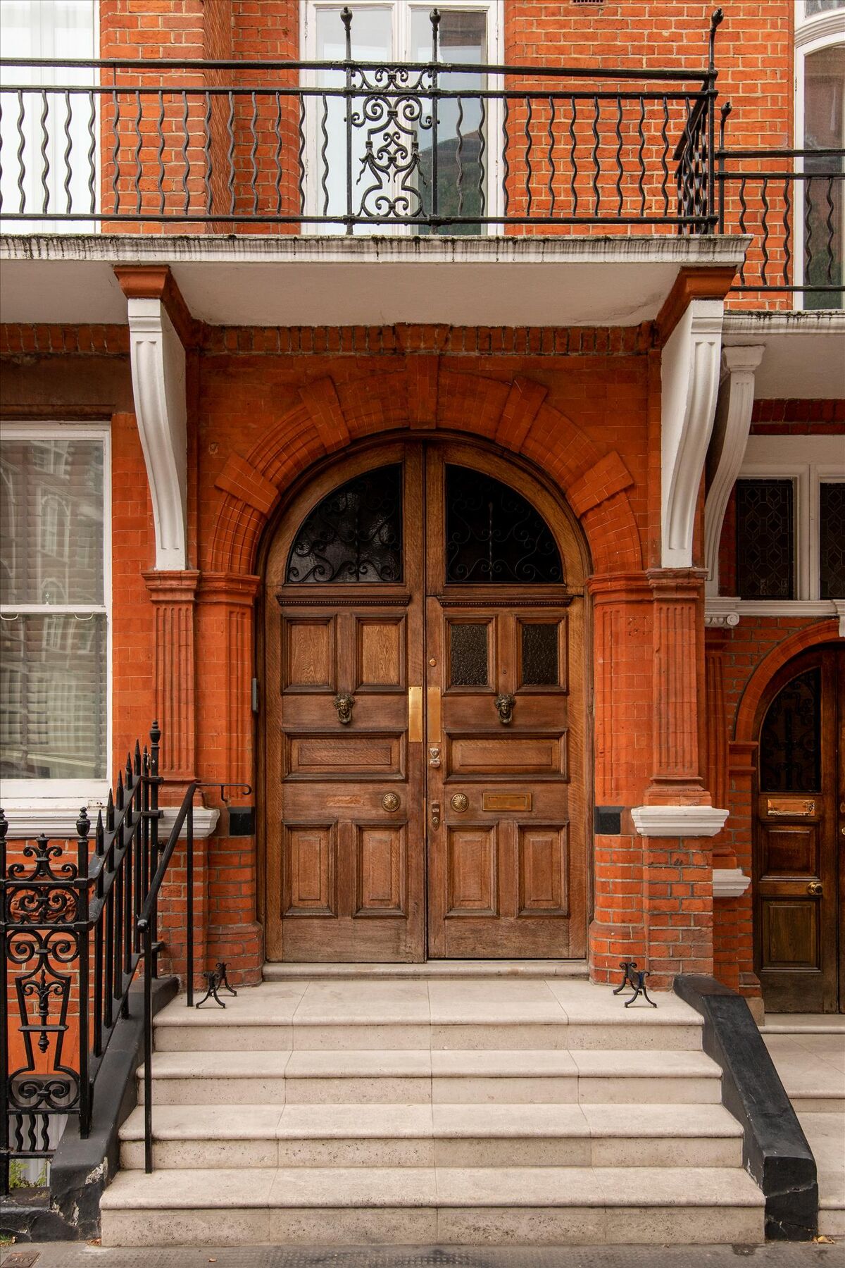 flat for sale in Cadogan Gardens, London, SW3 SLA012211355 Knight Frank