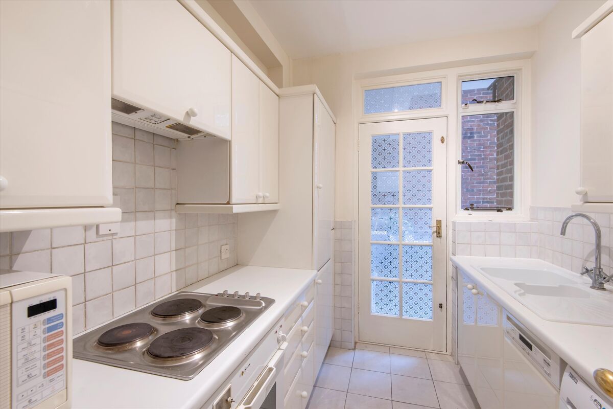 flat for sale in Burton Court, London, SW3 SLA012211548 Knight Frank
