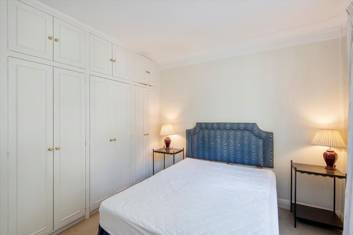 flat for sale in Burton Court, London, SW3 SLA012211548 Knight Frank