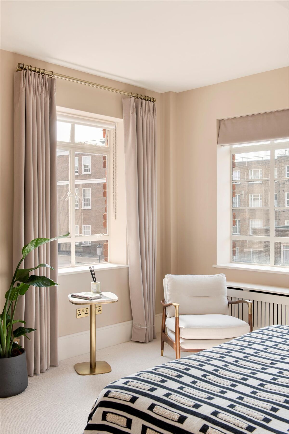 flat for sale in Cheltenham Terrace, London, SW3. SLA012212535
