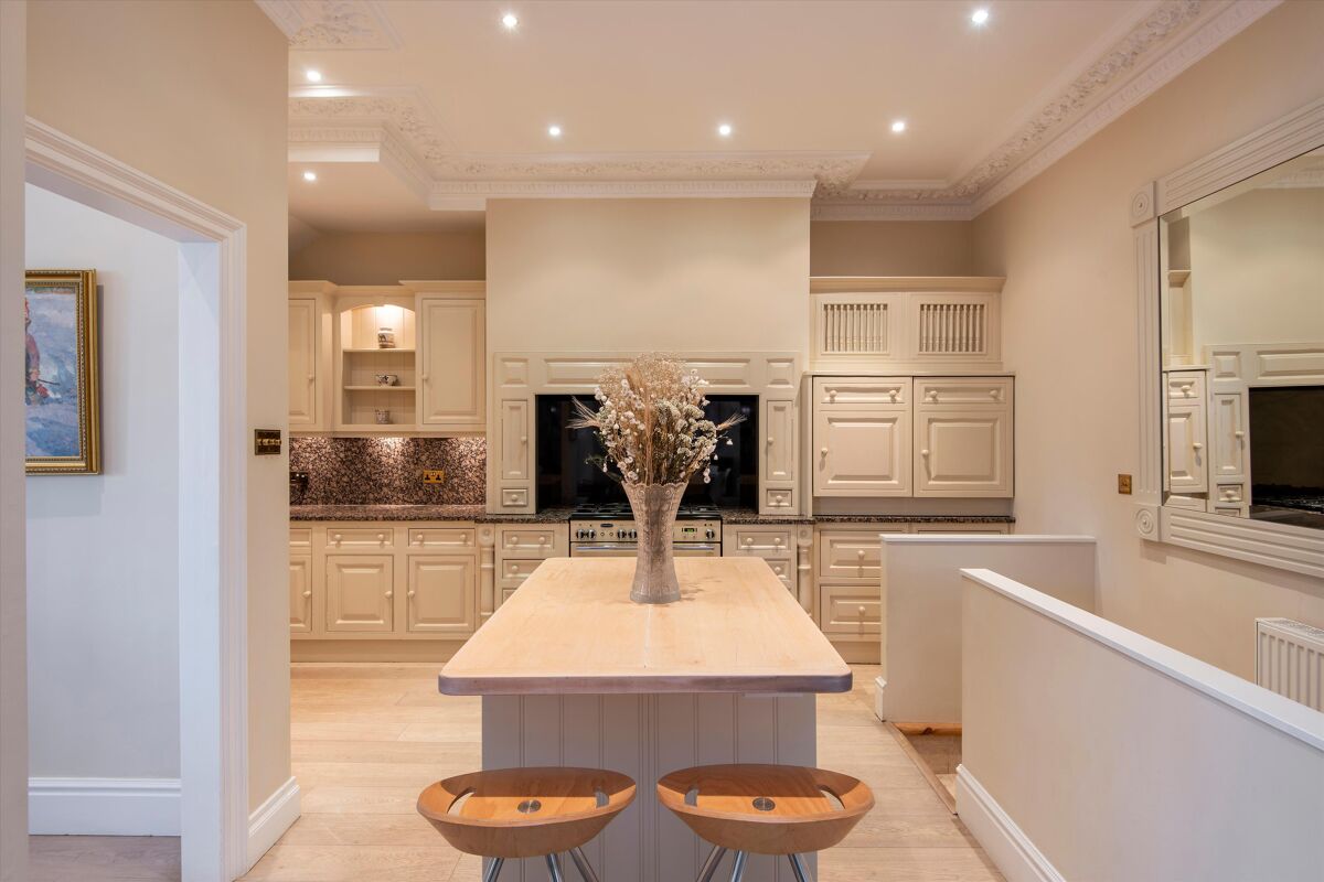 house for sale in Dilke Street, London, SW3. SLA012222866 Knight Frank