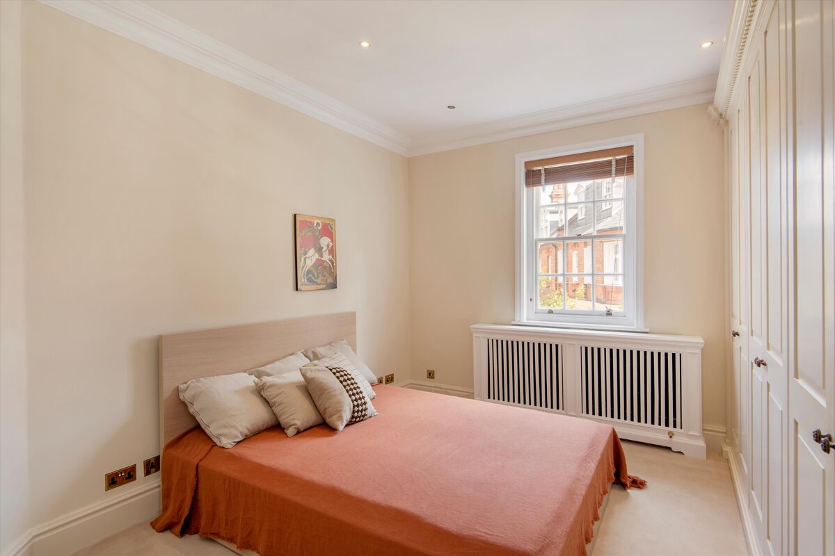 house for sale in Dilke Street, London, SW3. SLA012222866 Knight Frank