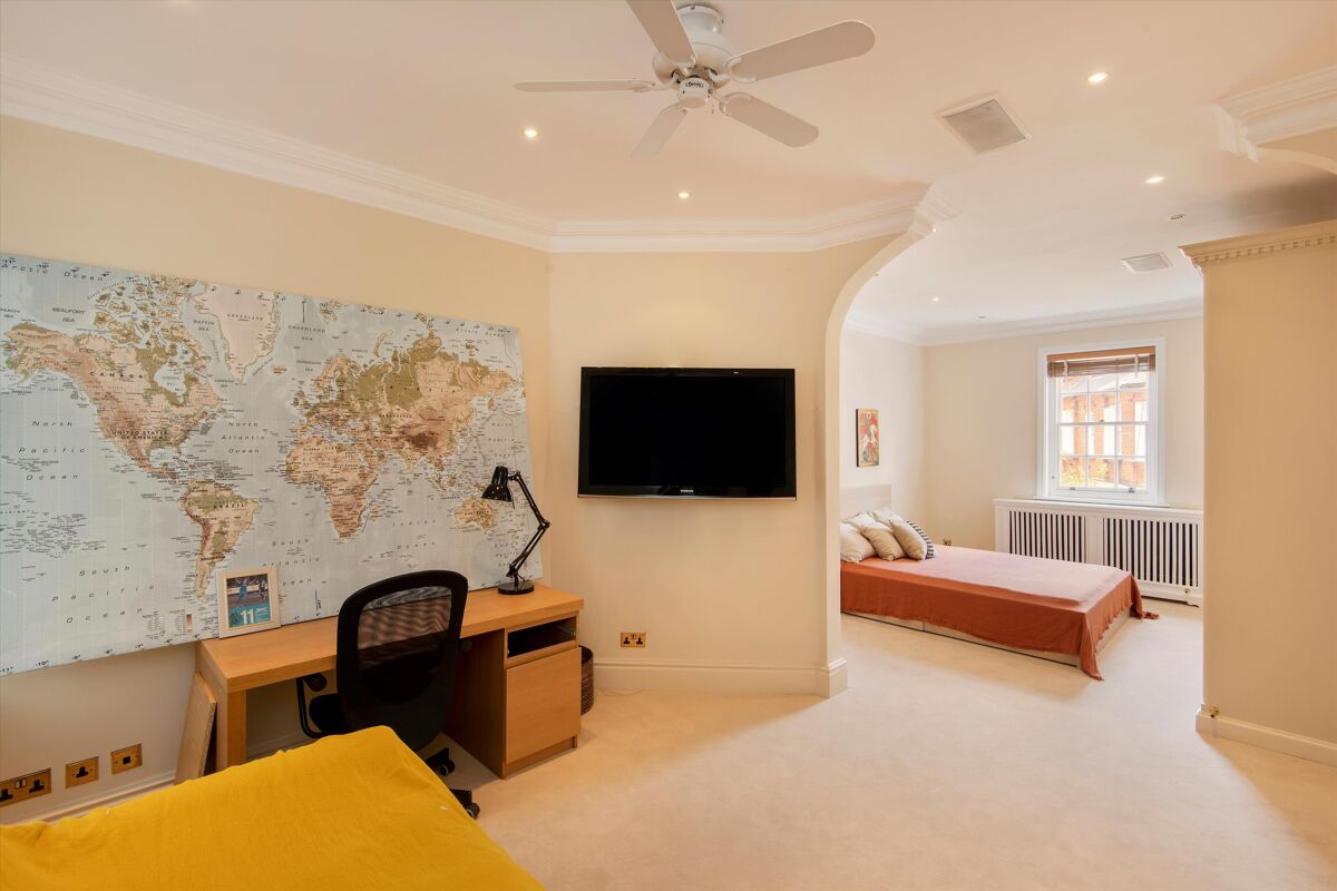 house for sale in Dilke Street, London, SW3. SLA012222866 Knight Frank