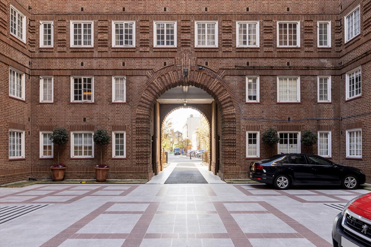 flat for sale in Swan Court, Chelsea Manor Street, London, SW3 SLA012223901 Knight Frank