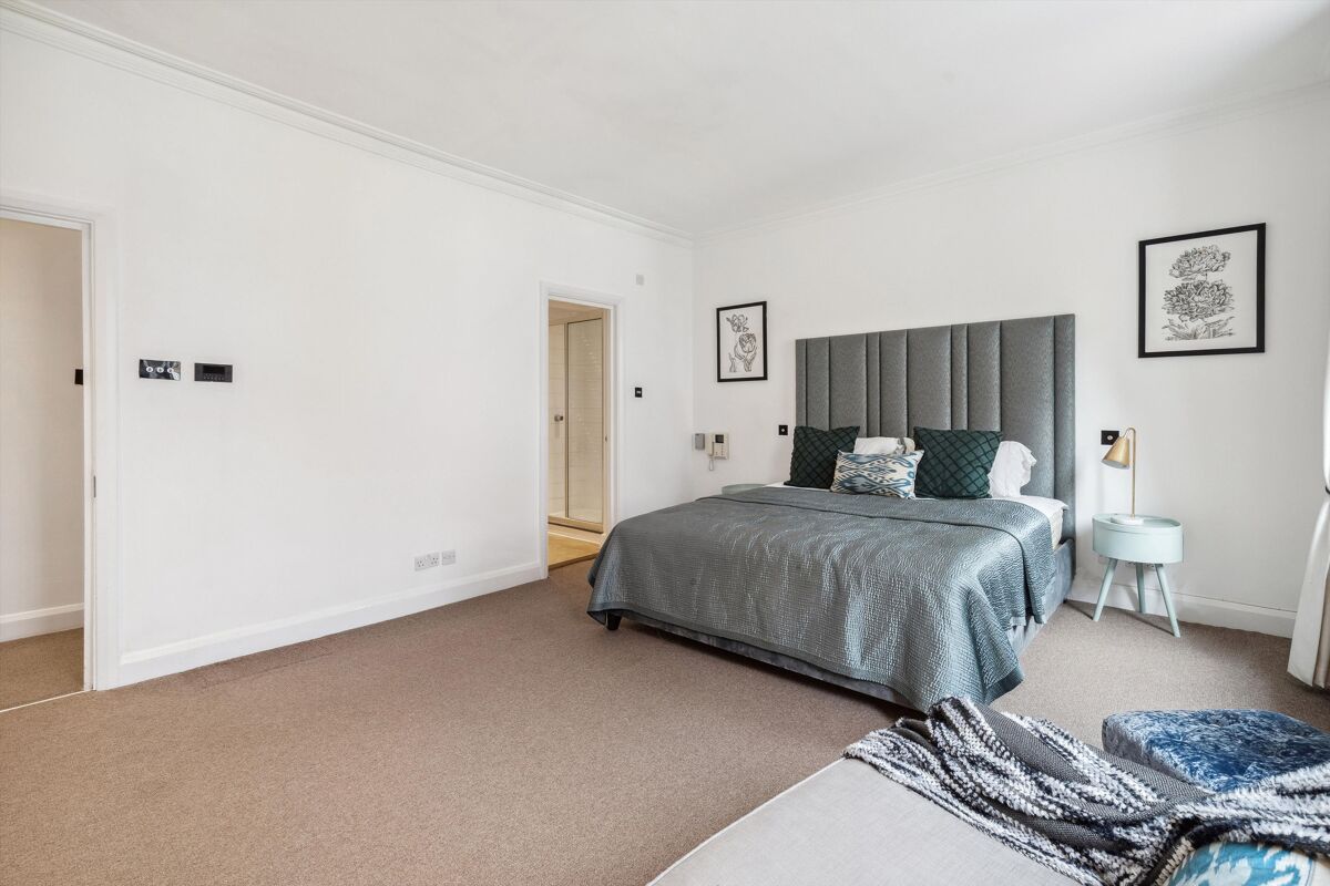 house to rent in Dilke Street, London, SW3. SLA012234130 Knight Frank