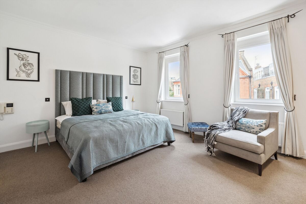 house to rent in Dilke Street, London, SW3. SLA012234130 Knight Frank