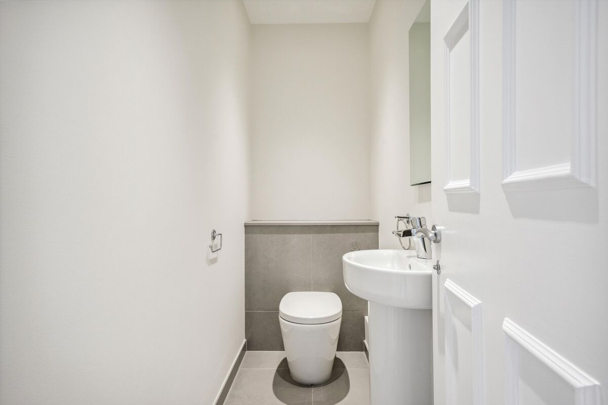 flat to rent in Court Lodge, 4849 Sloane Square, Knightsbridge, London