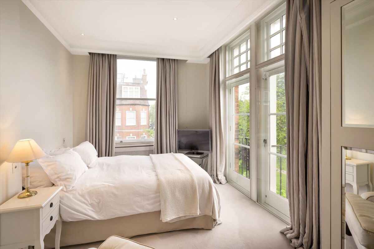 apartment for sale in Burton Court, Franklins Row, Chelsea, London, SW3 SLA012273156 Knight