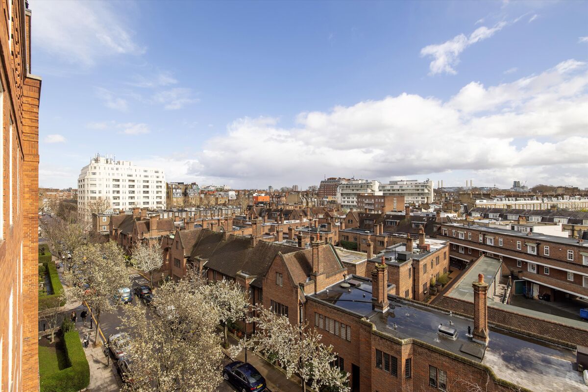flat for sale in Cranmer Court, Whiteheads Grove, Chelsea, London, SW3