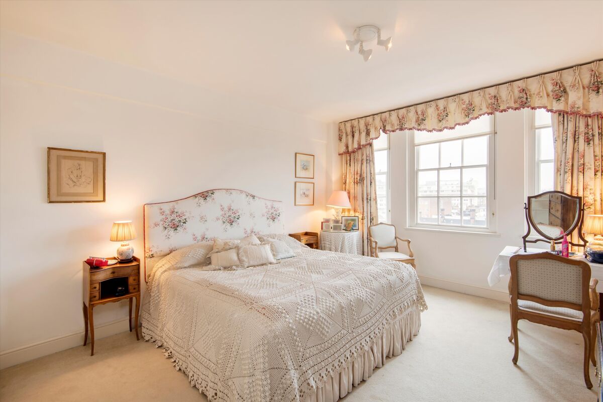 flat for sale in Cranmer Court, Whiteheads Grove, Chelsea, London, SW3