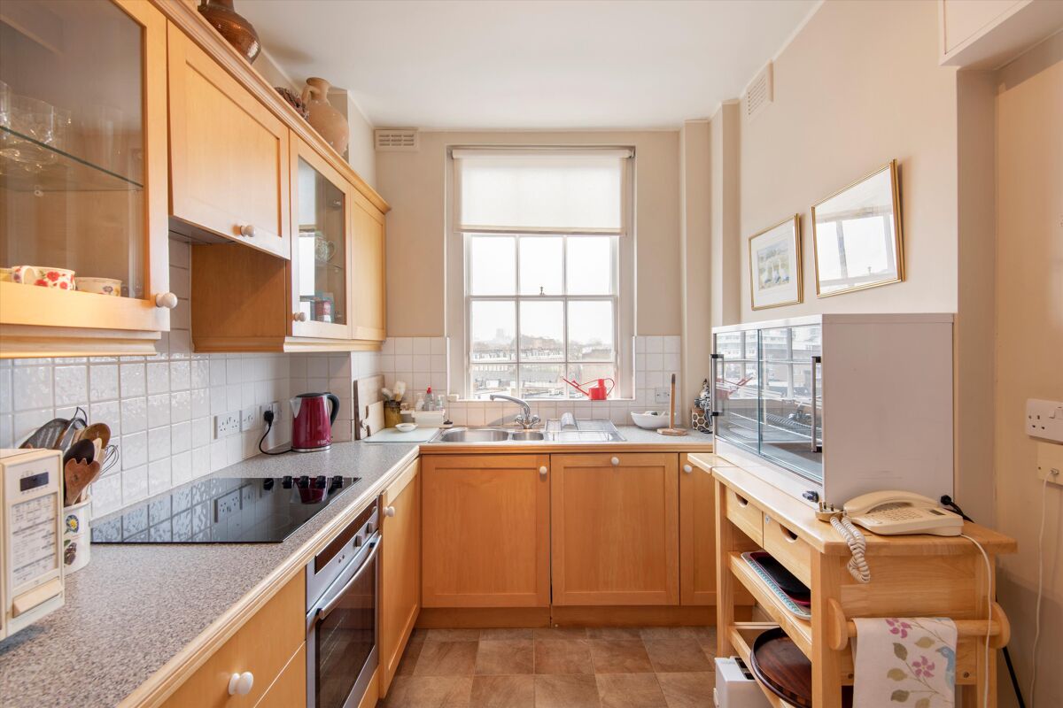 flat for sale in Cranmer Court, Whiteheads Grove, Chelsea, London, SW3