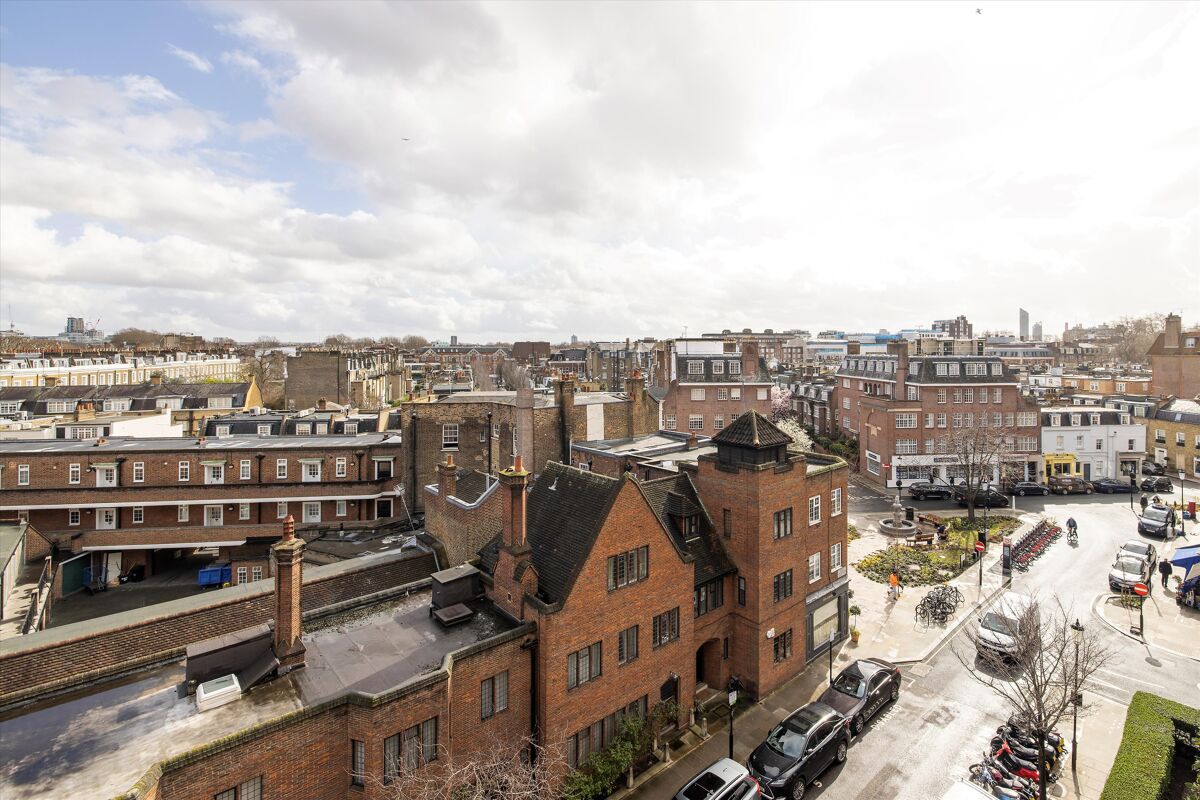 flat for sale in Cranmer Court, Whiteheads Grove, Chelsea, London, SW3