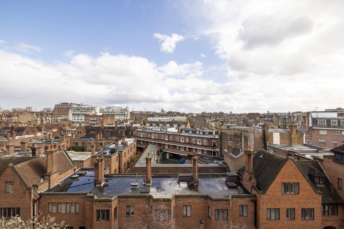 flat for sale in Cranmer Court, Whiteheads Grove, Chelsea, London, SW3