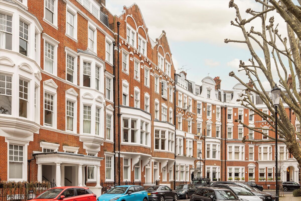 flat for sale in Embankment Gardens, Chelsea, SW3. sla012345723
