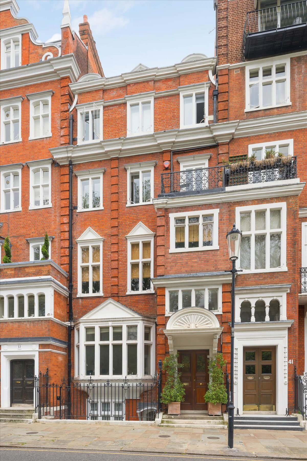 apartment for sale in Lennox Gardens, Knightsbridge, London, SW1X
