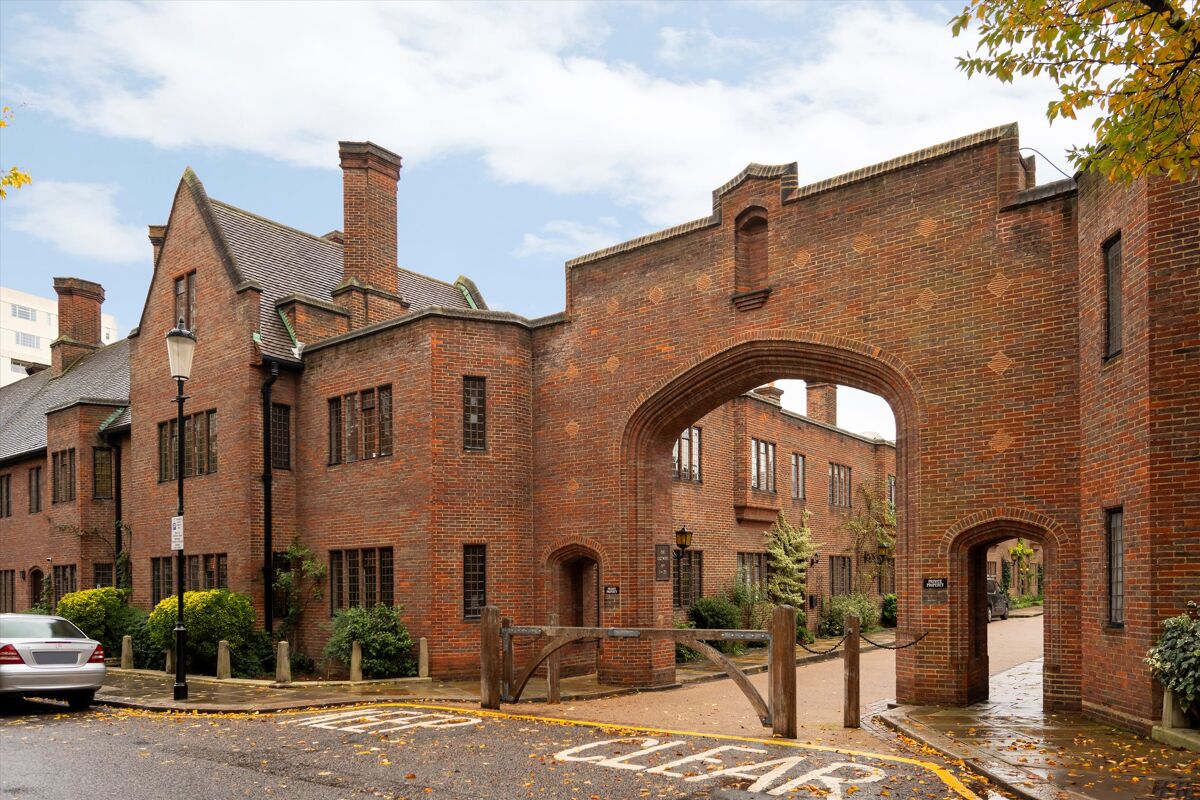 house for sale in The Gateways, Sprimont Place, London, SW3