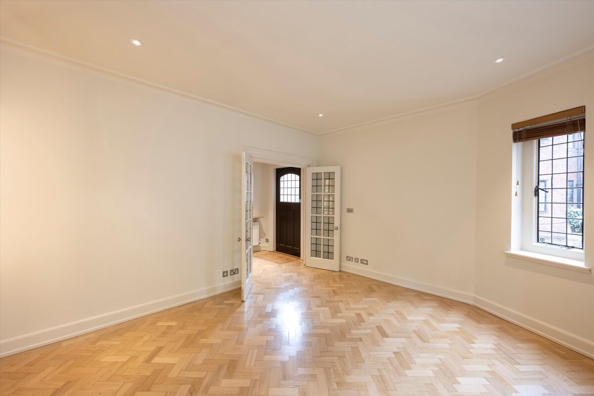 house for sale in The Gateways, Sprimont Place, London, SW3