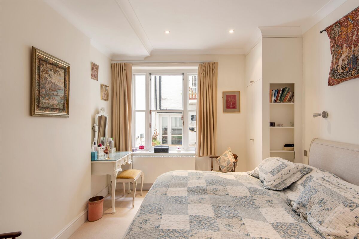 flat for sale in Lennox Gardens, Knightsbridge, London, SW1X