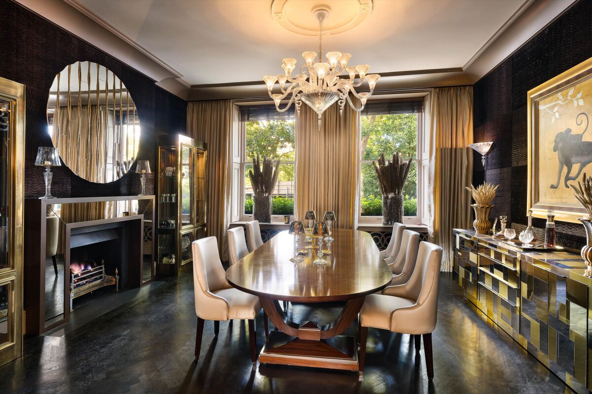 Two bedroom elegant and spacious garden for sale in Cadogan