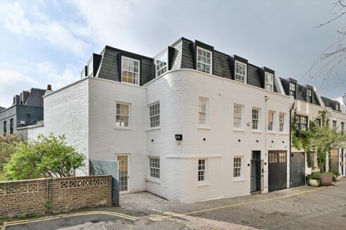 Picture of 6 bedroom house for sale.